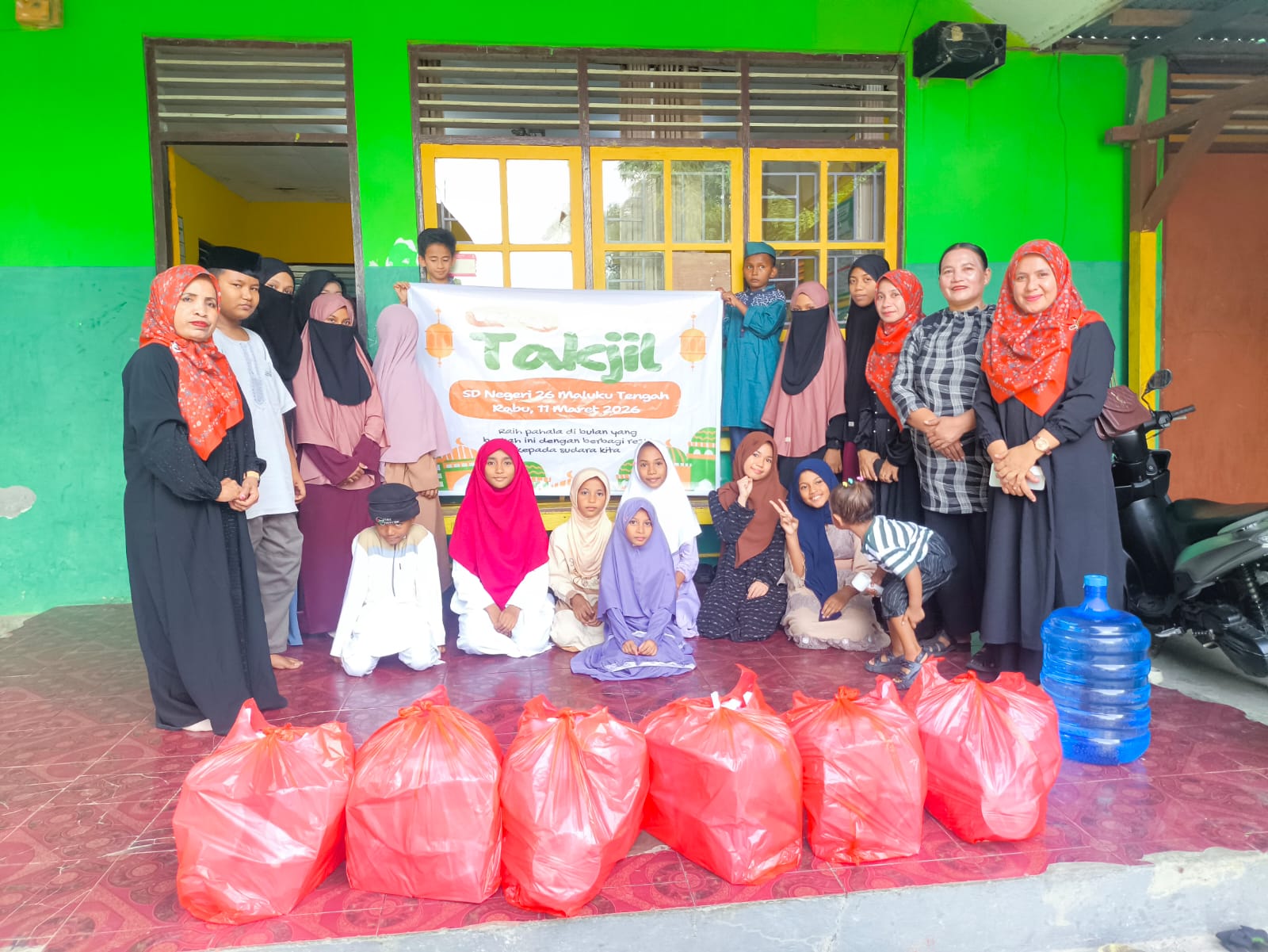 Berbagi Takjil kepada panti asuhan Al-Hidayah Masohi